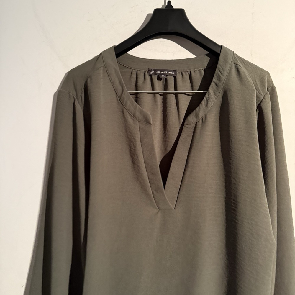 Adrianna Papell Top Size 2X Olive Basic Capsule Old Money Coastal Travel - Picture 2 of 4
